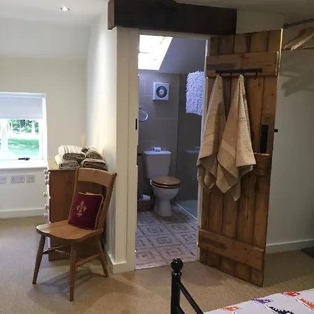 Impeccable Suitable For 2 Adults & 1 Child Tockwith